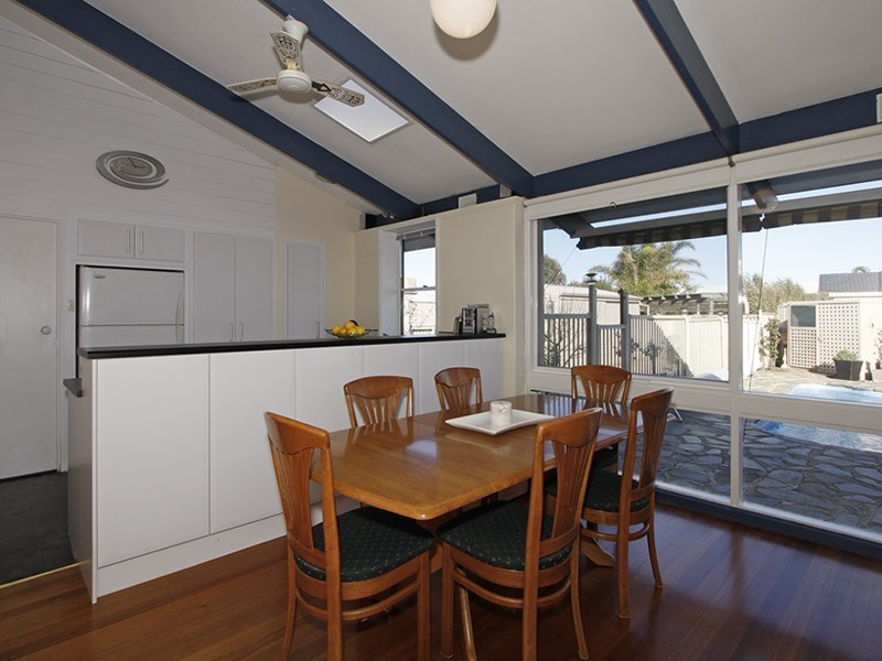 4 Illawarra Court, West Lakes Shore SA 5020